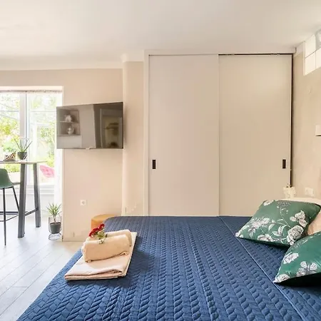 By The For 2 * Cavtat