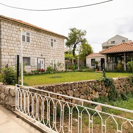 By The For 2 Διαμέρισμα