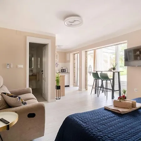 By The For 2 * Cavtat