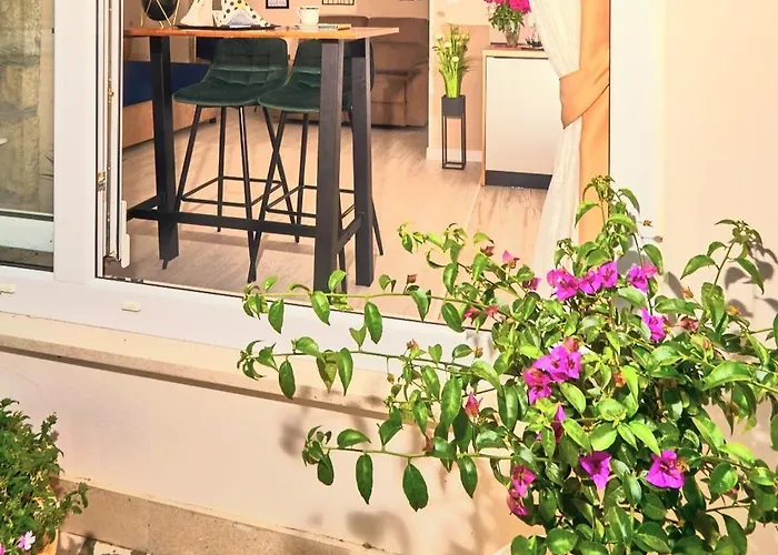 Appartement By The For 2