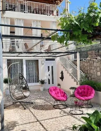 Appartement By The For 2