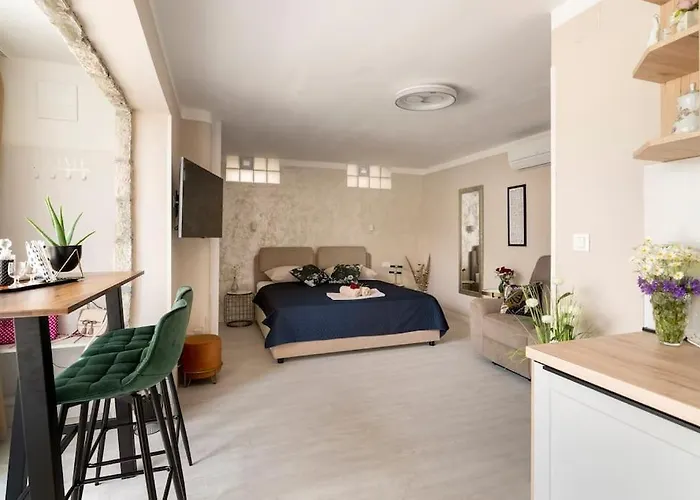 By The For 2 Appartement