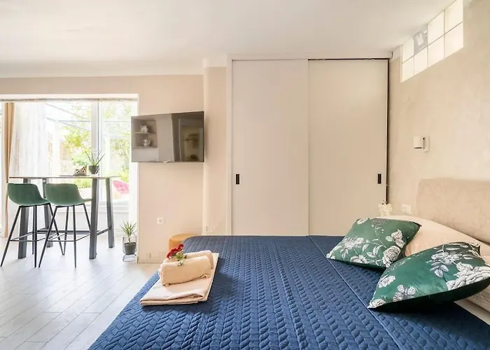 By The For 2 * Cavtat