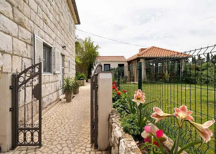 By The For 2 Appartement