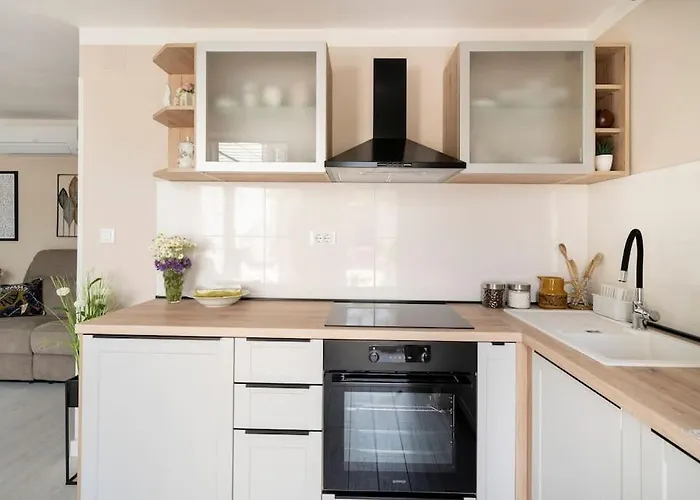 By The For 2 * Cavtat