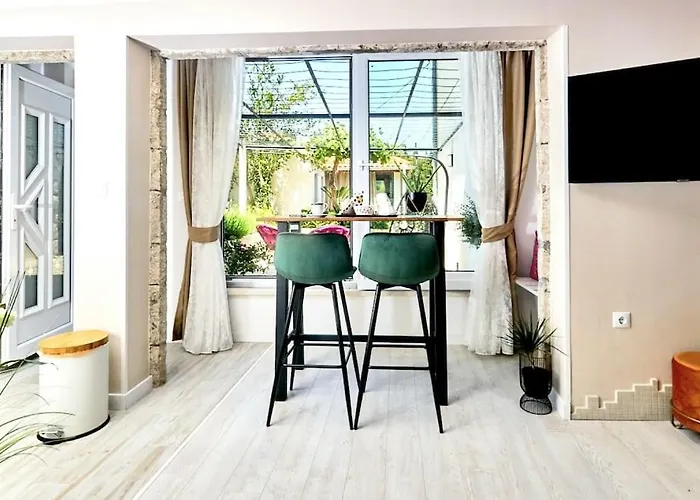 By The For 2 Appartement