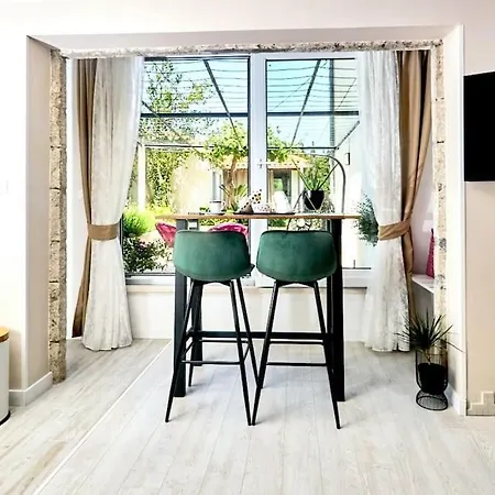 By The For 2 Apartment